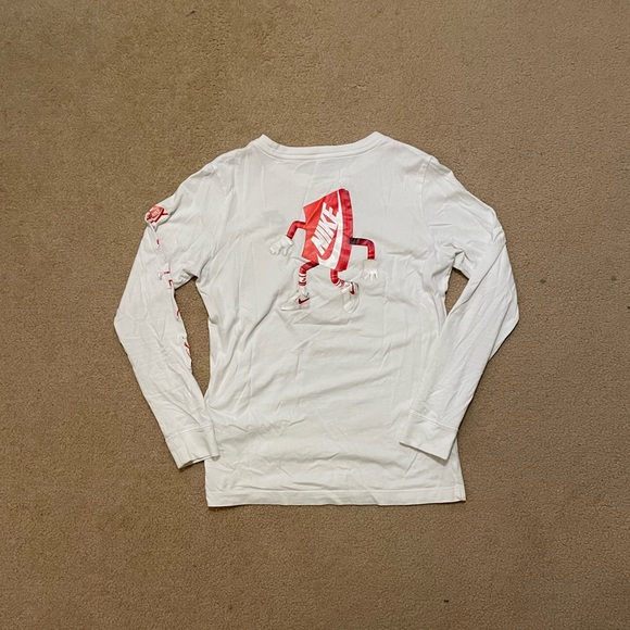 White Nike Long Sleeve With Shoe Boxes Size Youth Large - Picture 3 of 3
